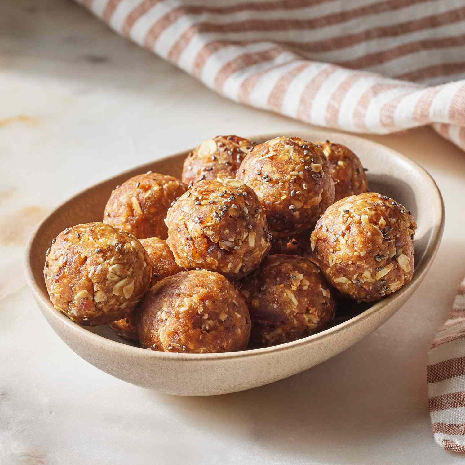 No-Bake Peanut Butter Chocolate Oat Energy Bites