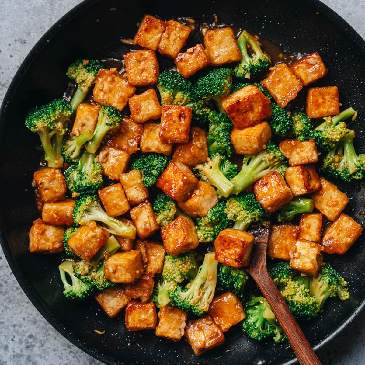 Stir-Fried Tofu with Garlic and Broccoli