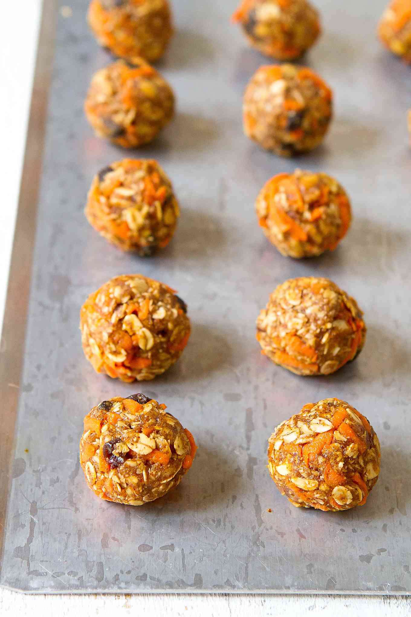 Carrot Cake Energy Bites with Oats and Walnuts