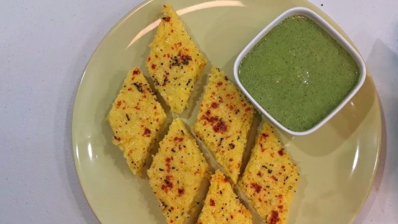 Spiced Gujarati Khatta Dhokla with Tamarind Chutney
