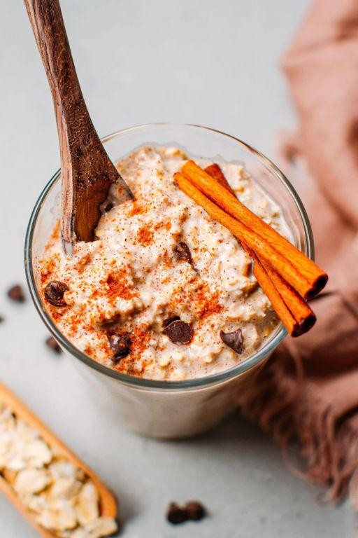 Spiced Chai-Infused Oatmeal Porridge with Cardamom and Honey
