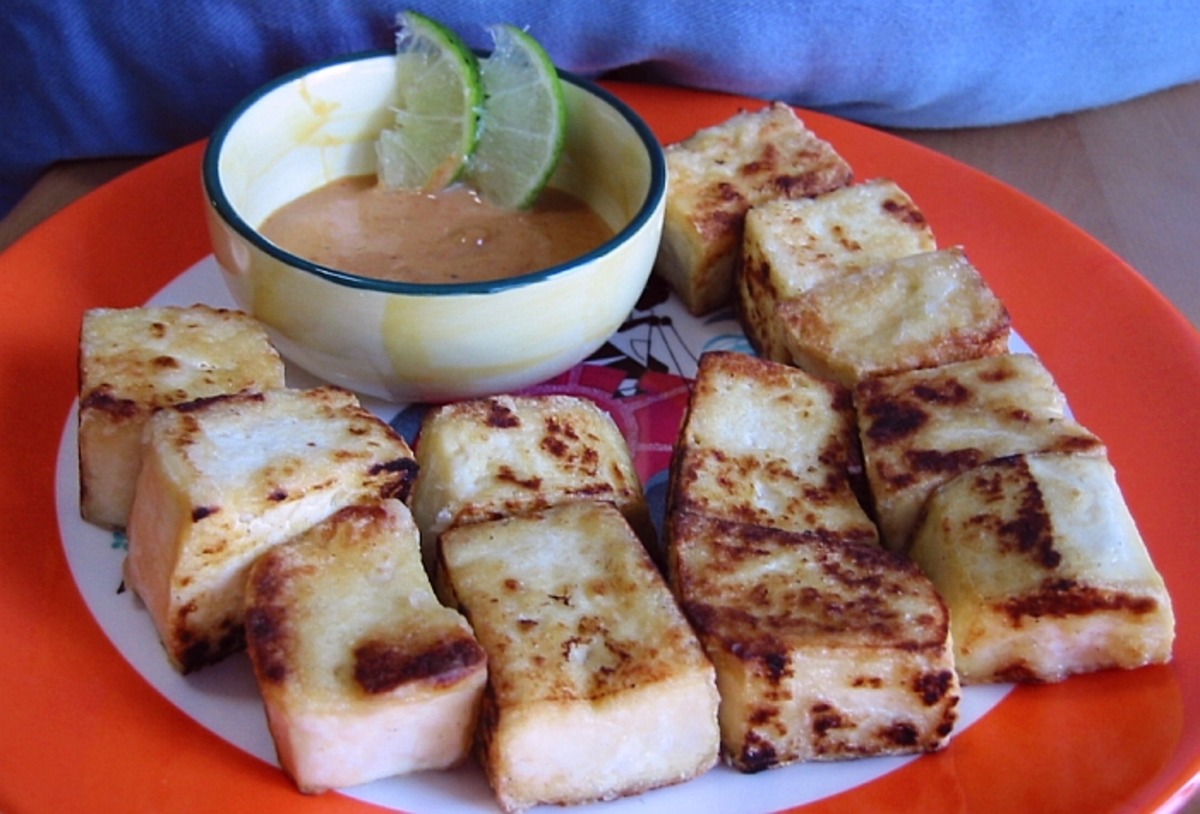 Crisp Pan-Seared Tofu with Spicy Peanut Sauce