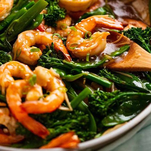 Stir-Fried Shrimp with Broccoli and Cashew in Garlic Sauce