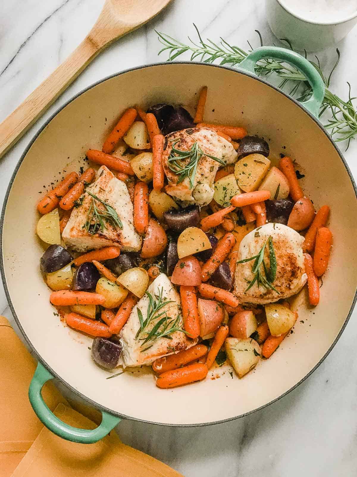 Herb-Infused Rosemary Chicken with Garden Vegetables