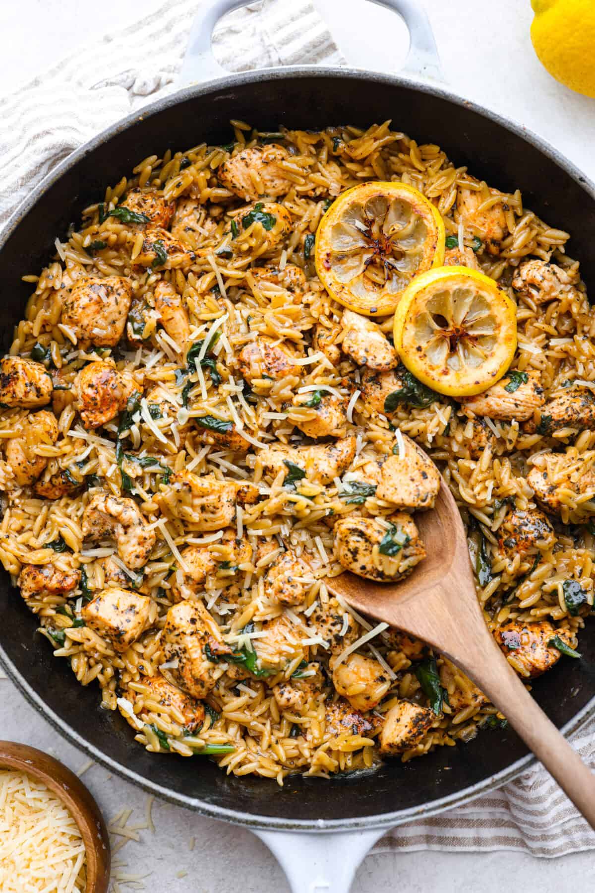 One-Pot Lemon-Garlic Chicken with Spinach and Quinoa