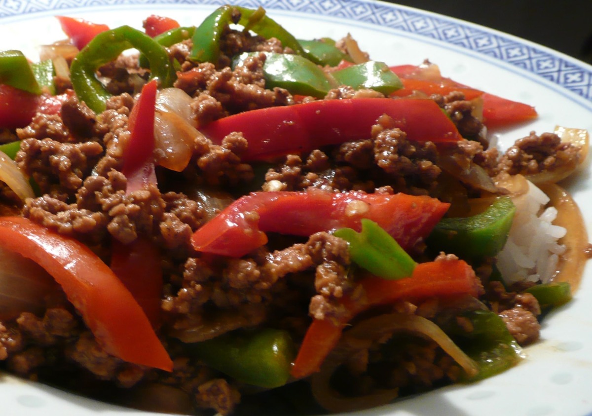 Sautéed Ground Beef with Bell Peppers and Zucchini Noodles