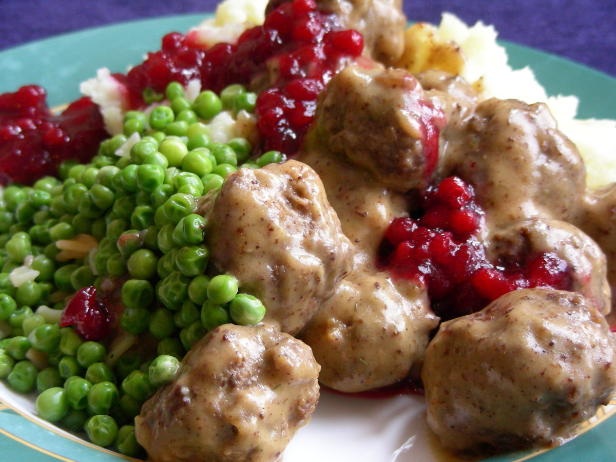 Nordic-Inspired Reindeer Meatballs with Lingonberry Sauce