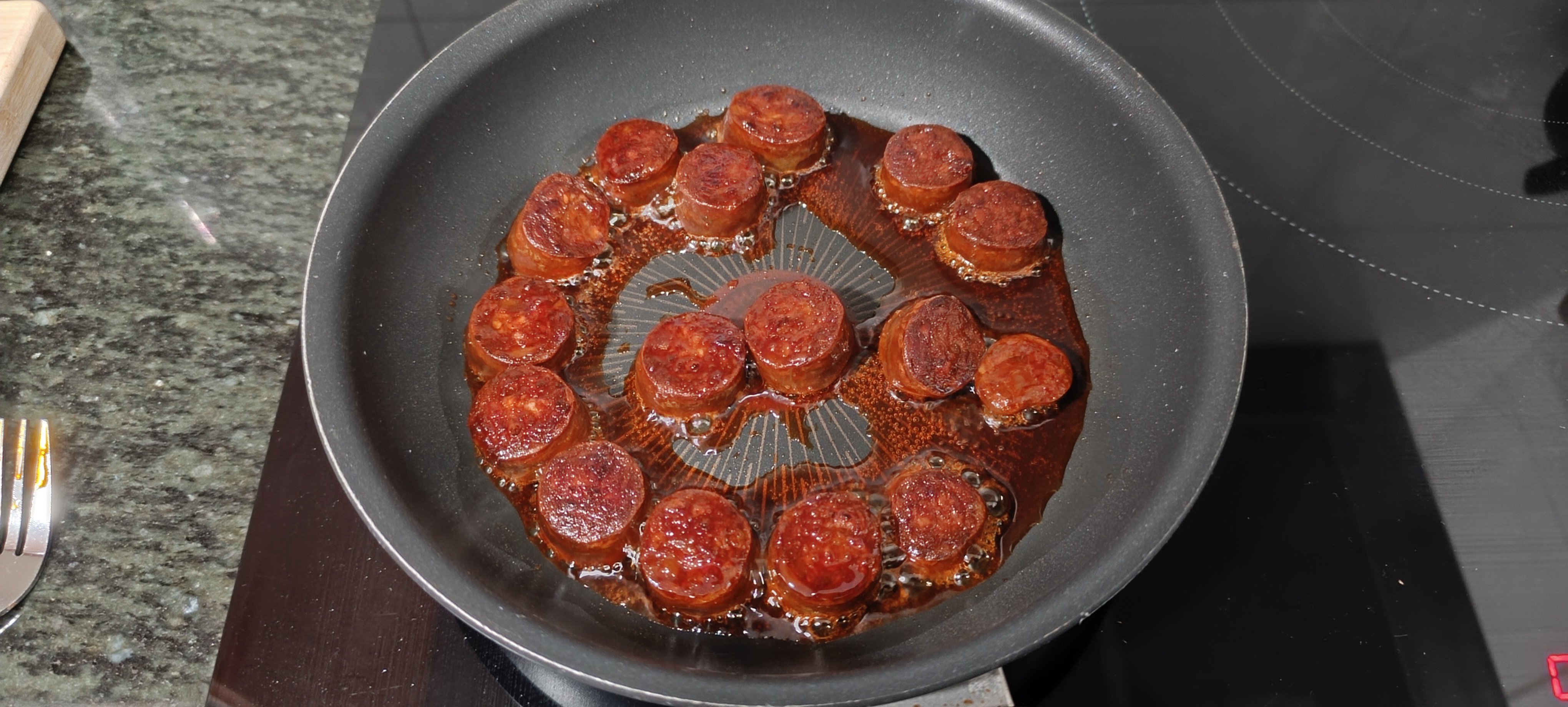 Pan-Seared Spanish Chorizo with Garlic and White Wine