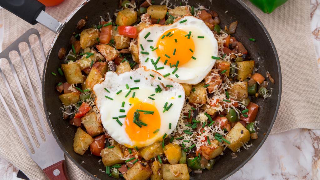 Savory Spinach & Cheddar Breakfast Skillet