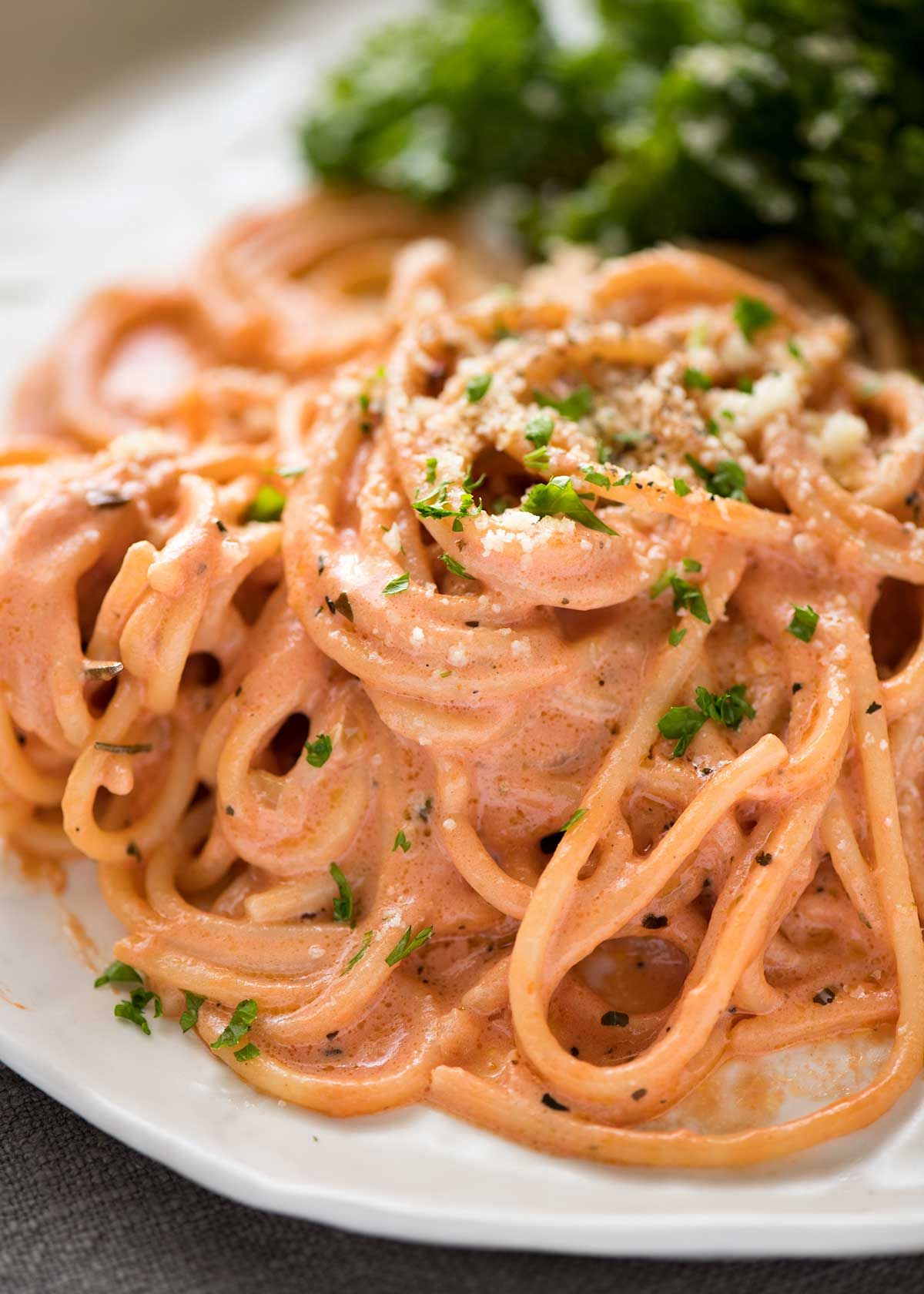 Half-Creamy Pasta with Tomato and Cream Sauce