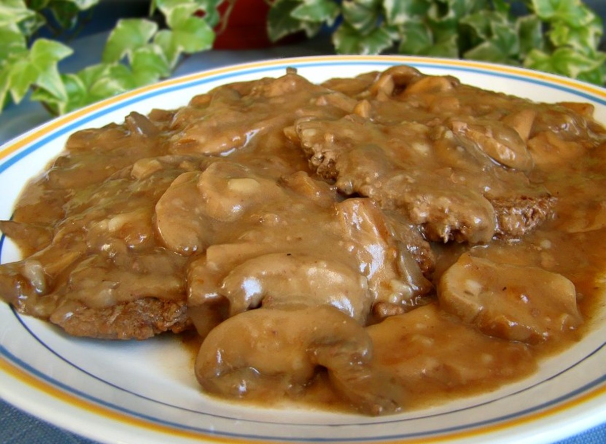 Pan-Seared Cube Steak with Mushroom Gravy