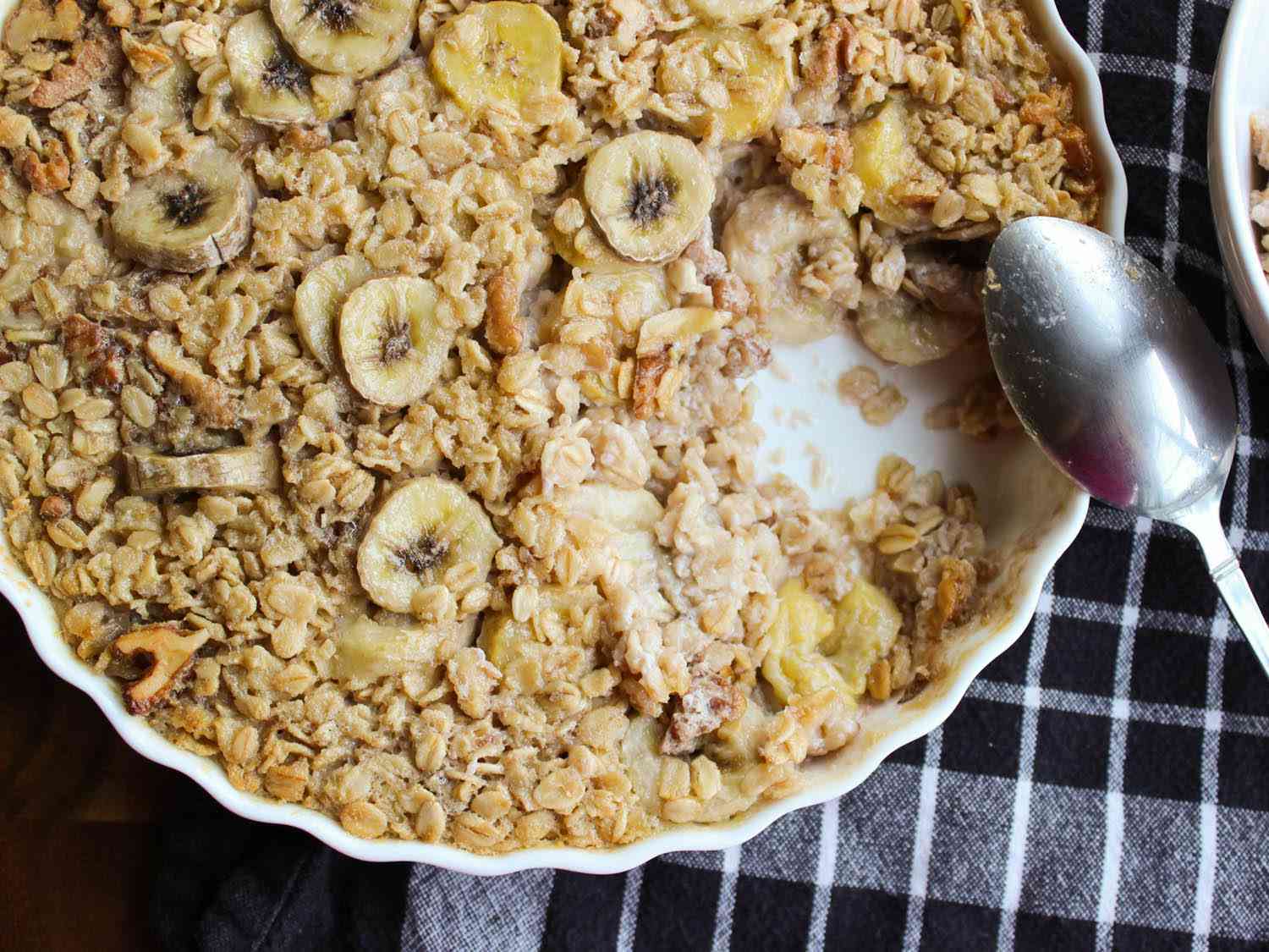 Maple-Bacon Crispy Oatmeal with Banana Slices