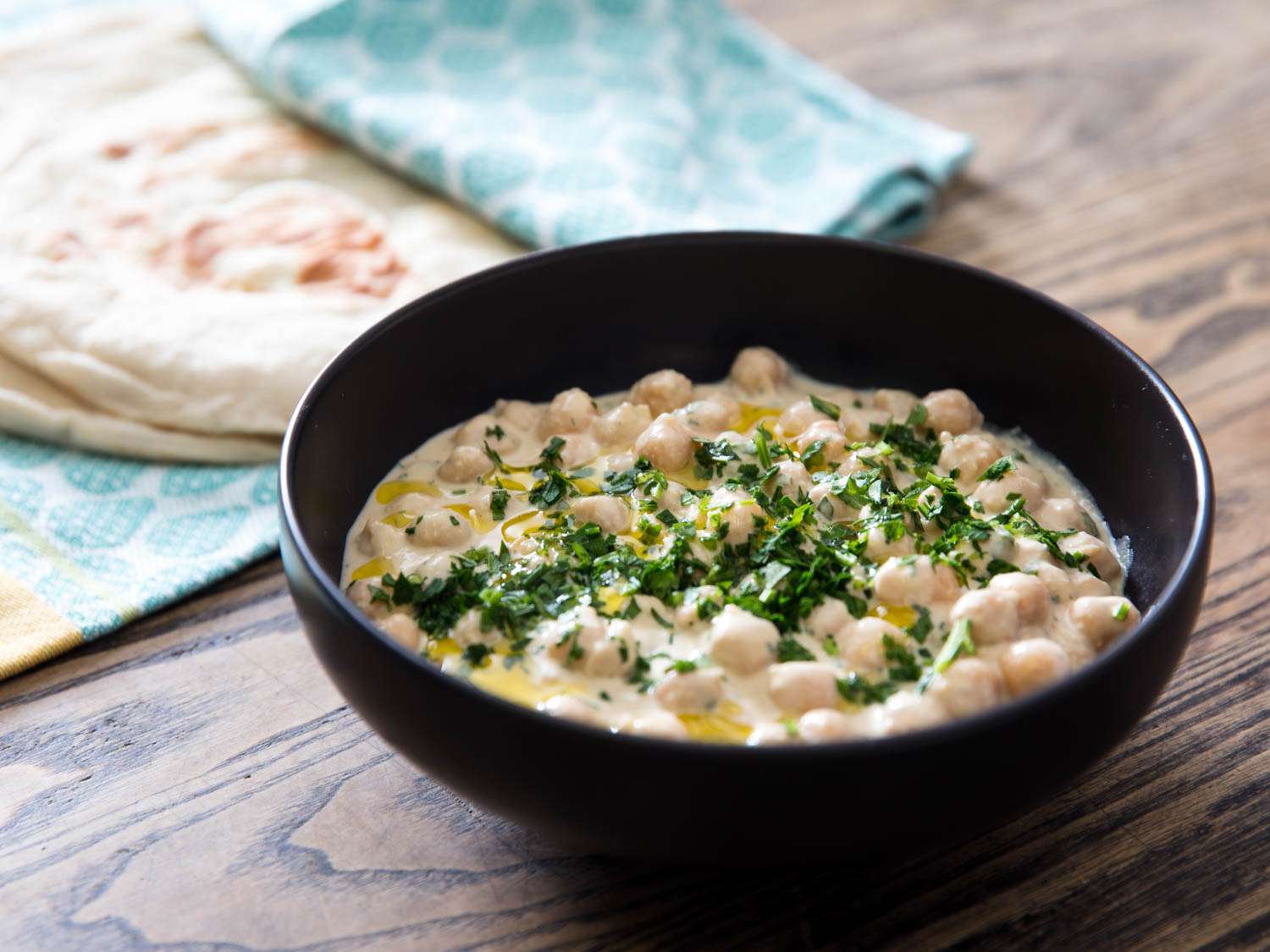 Hummus Masabacha with Warm Chickpeas