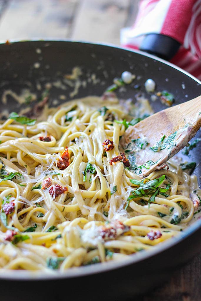 Creamy Sun-Dried Tomato & Spinach Pasta with Garlic