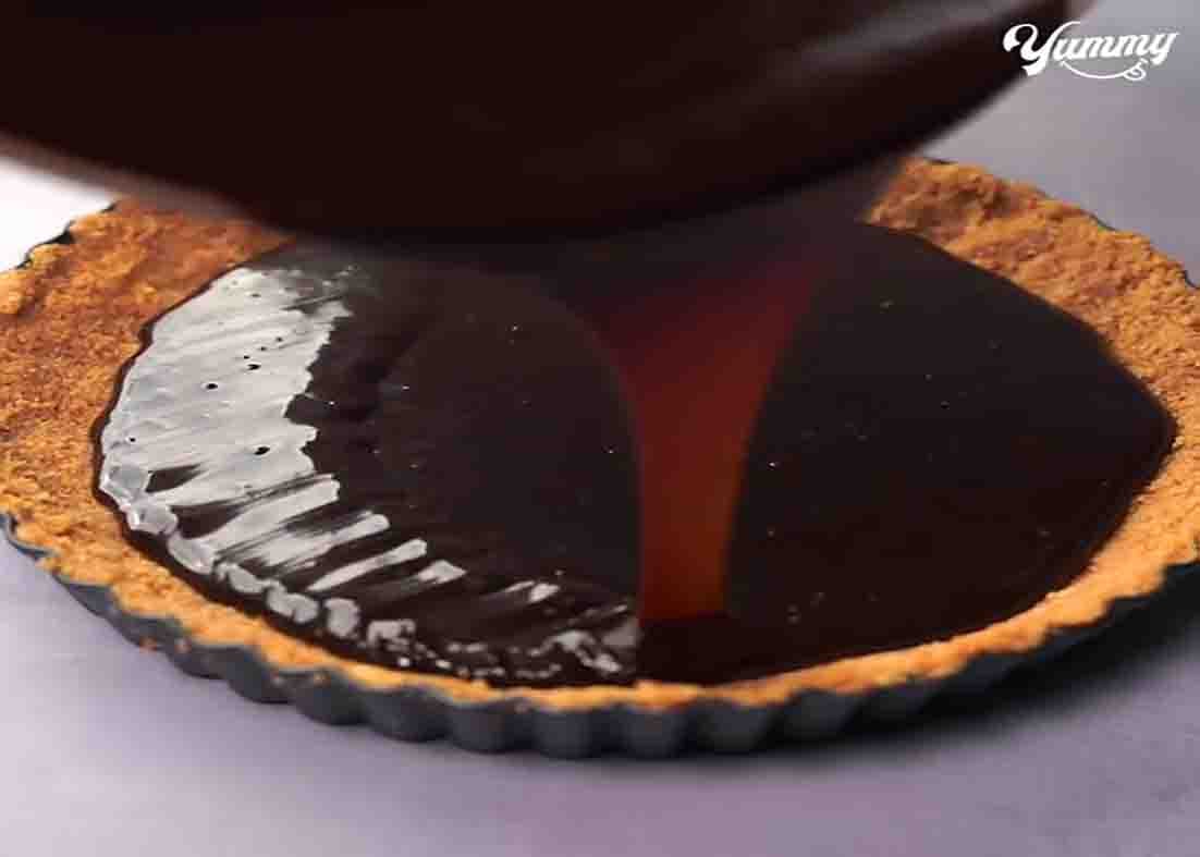 No-Bake Chocolate Tart with Berry Coulis