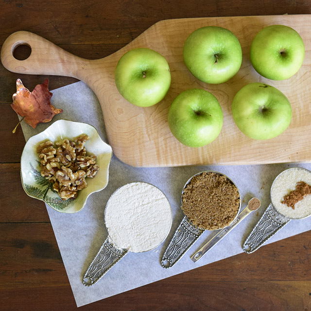 Cinnamon-Spiced Apple & Walnut Crumble