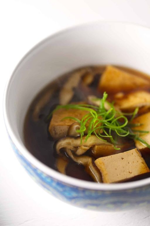 Kombu-Dashi Miso Soup with Tofu and Waki-oh