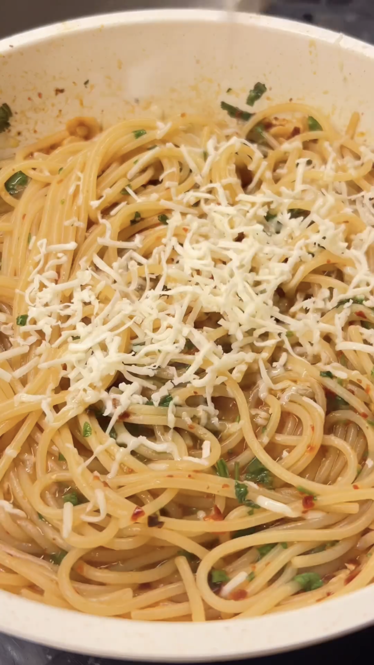 Deficit-Defying Spaghetti Aglio e Olio