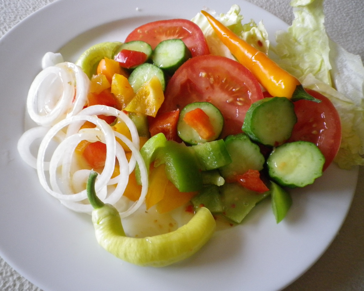Cucumber-Tomato Half Salad