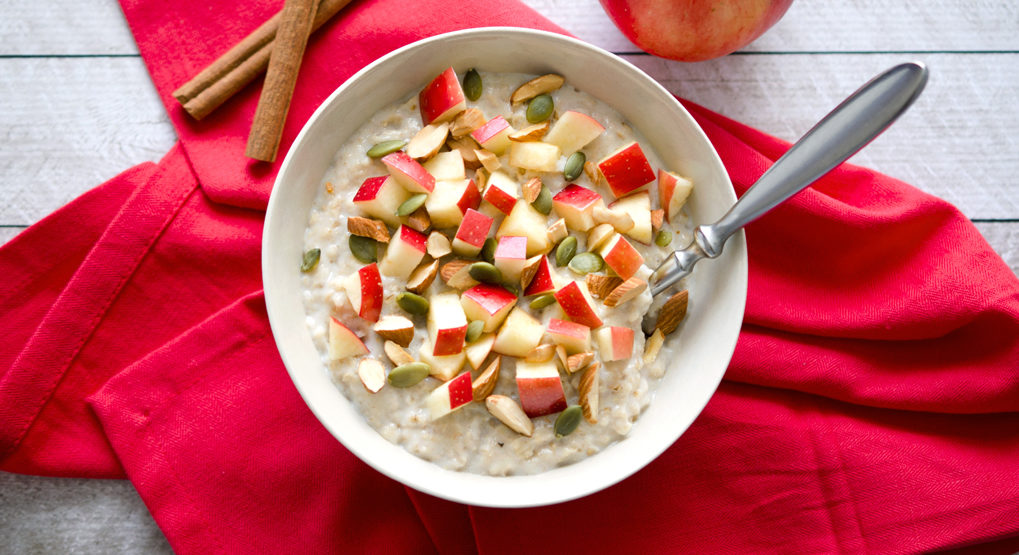 Chai-Spiced Apple & Oatmeal Breakfast Bowl