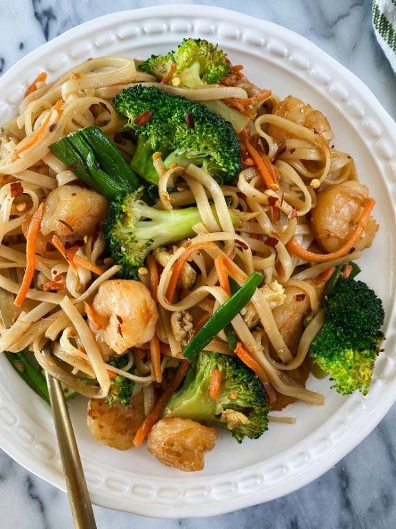 Lemon-Garlic Shrimp Stir-Fry with Rice Noodles