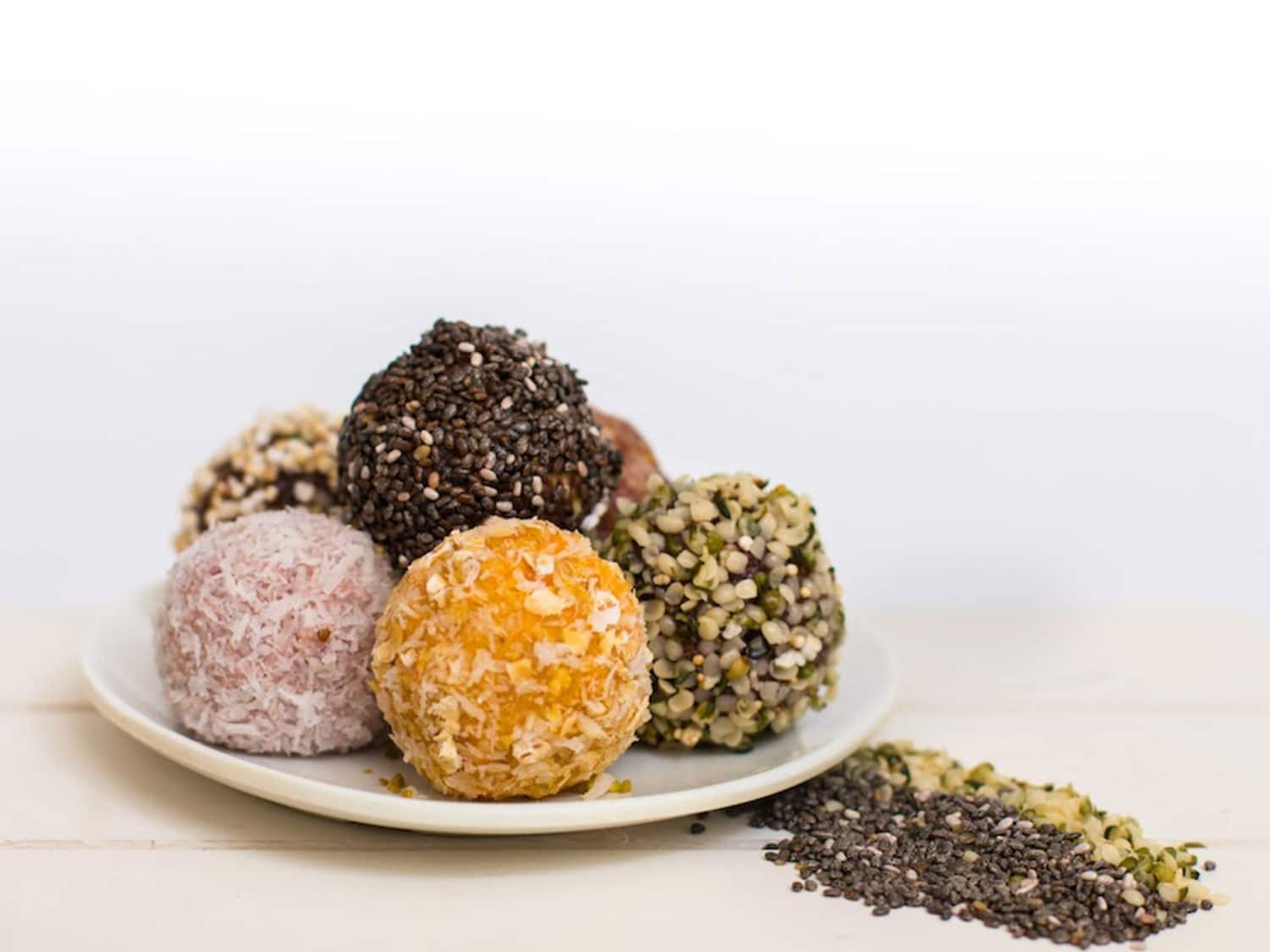 No-Sugar Sweetened Date & Cacao Energy Bites