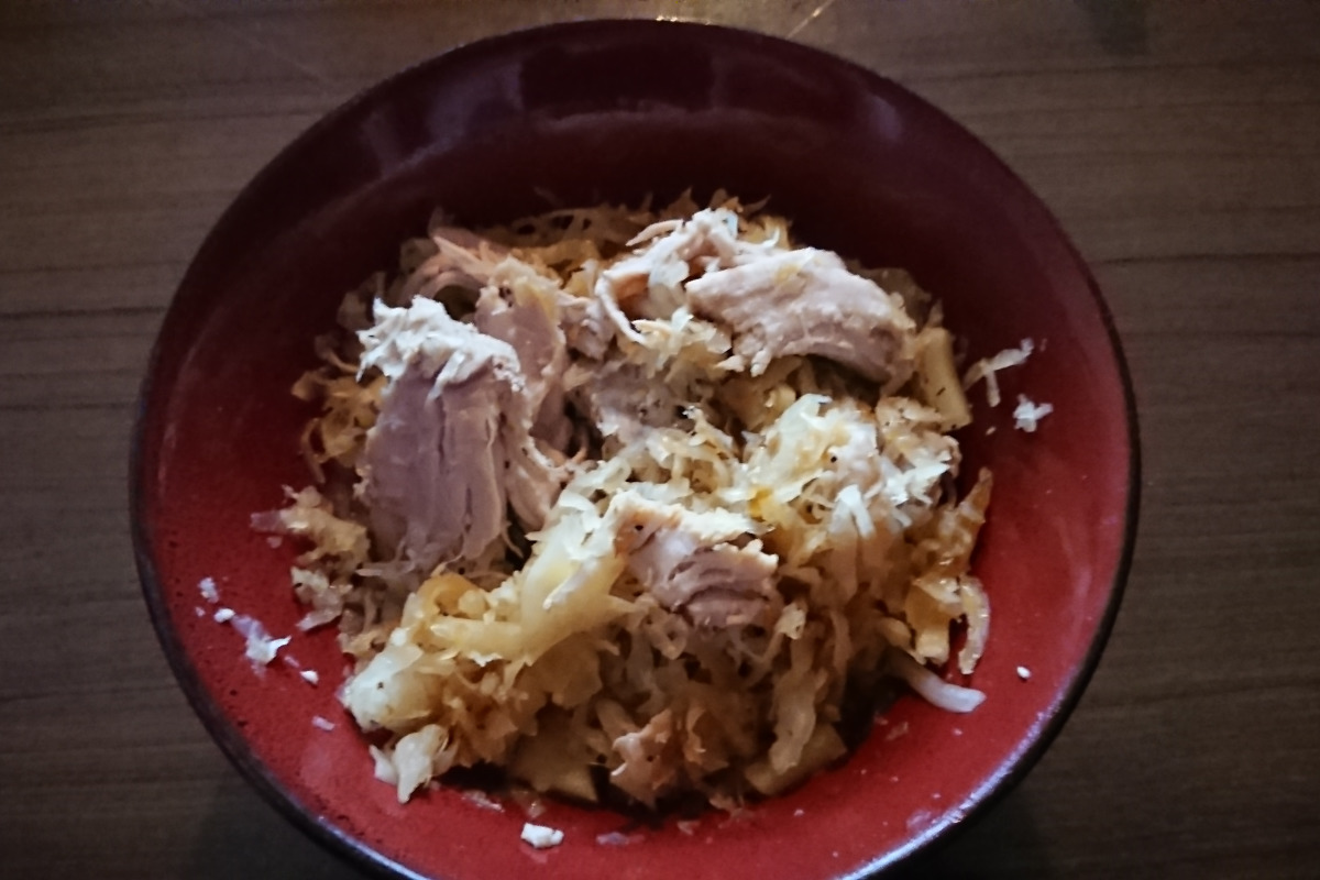 Whole30 Crockpot Pork with Saurkraut and Apples