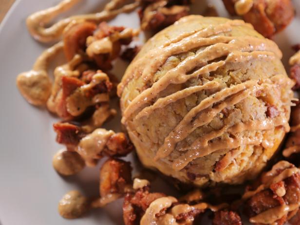 Mofongo de Plátano Verde con Chicharrón