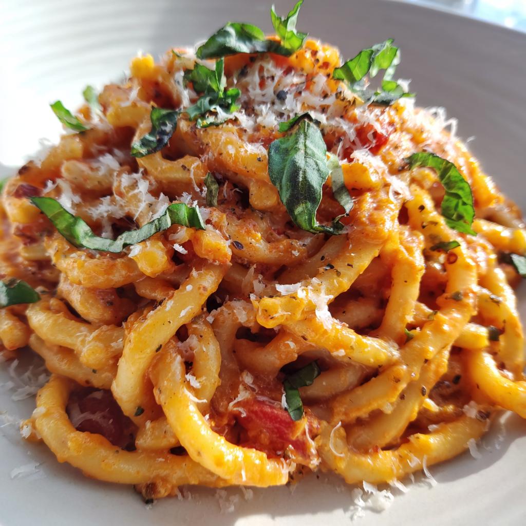 Creamy Fresh Tomato Basil Pasta with Peas