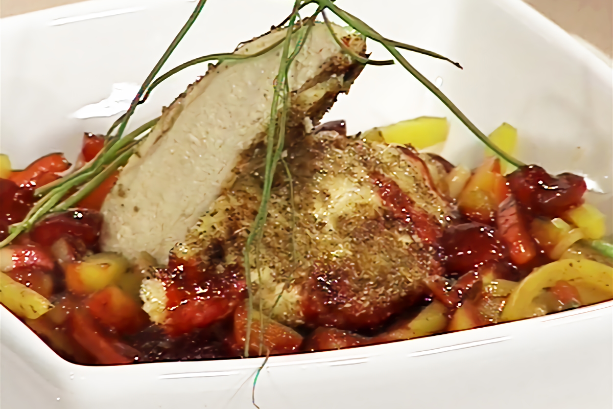 Pastelón de Pollo con Salsa de Mango y Cilantro