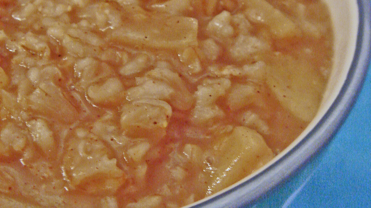 Cinnamon-Spiced Apple & Walnut Oatmeal