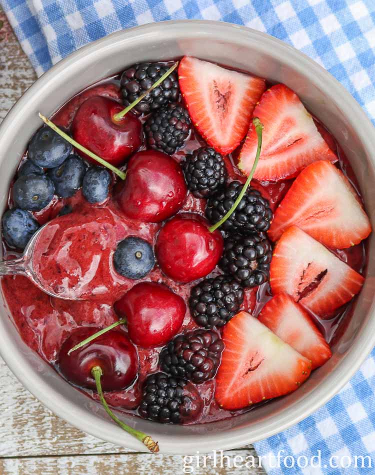 L'il Critters Kid-Friendly Berry Smoothie Bowl