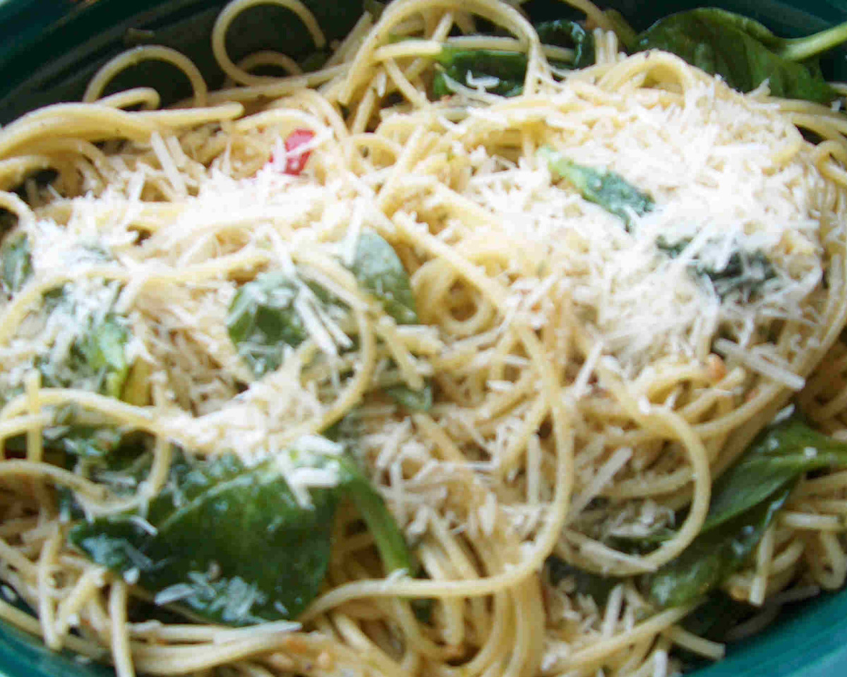Secret Ingredient Garlic Pasta with Spinach