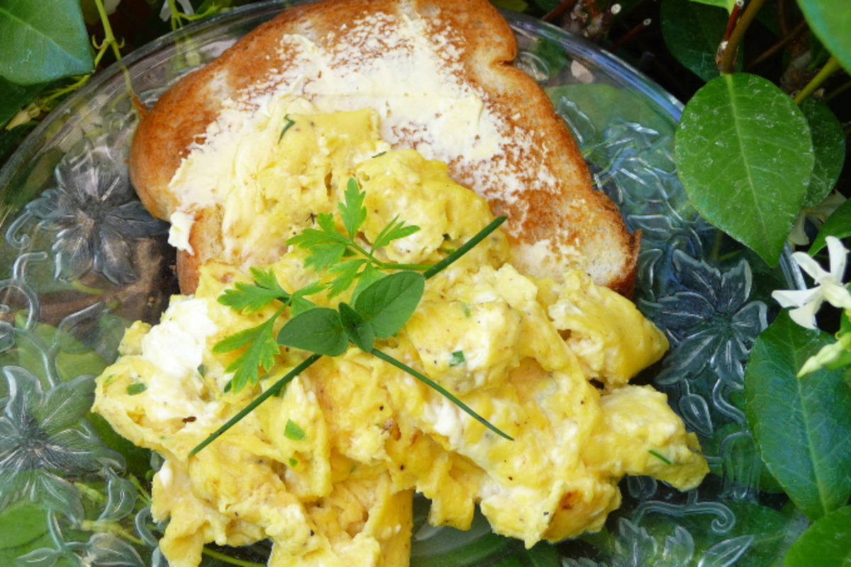 Effortless Lemon Herb Scrambled Eggs