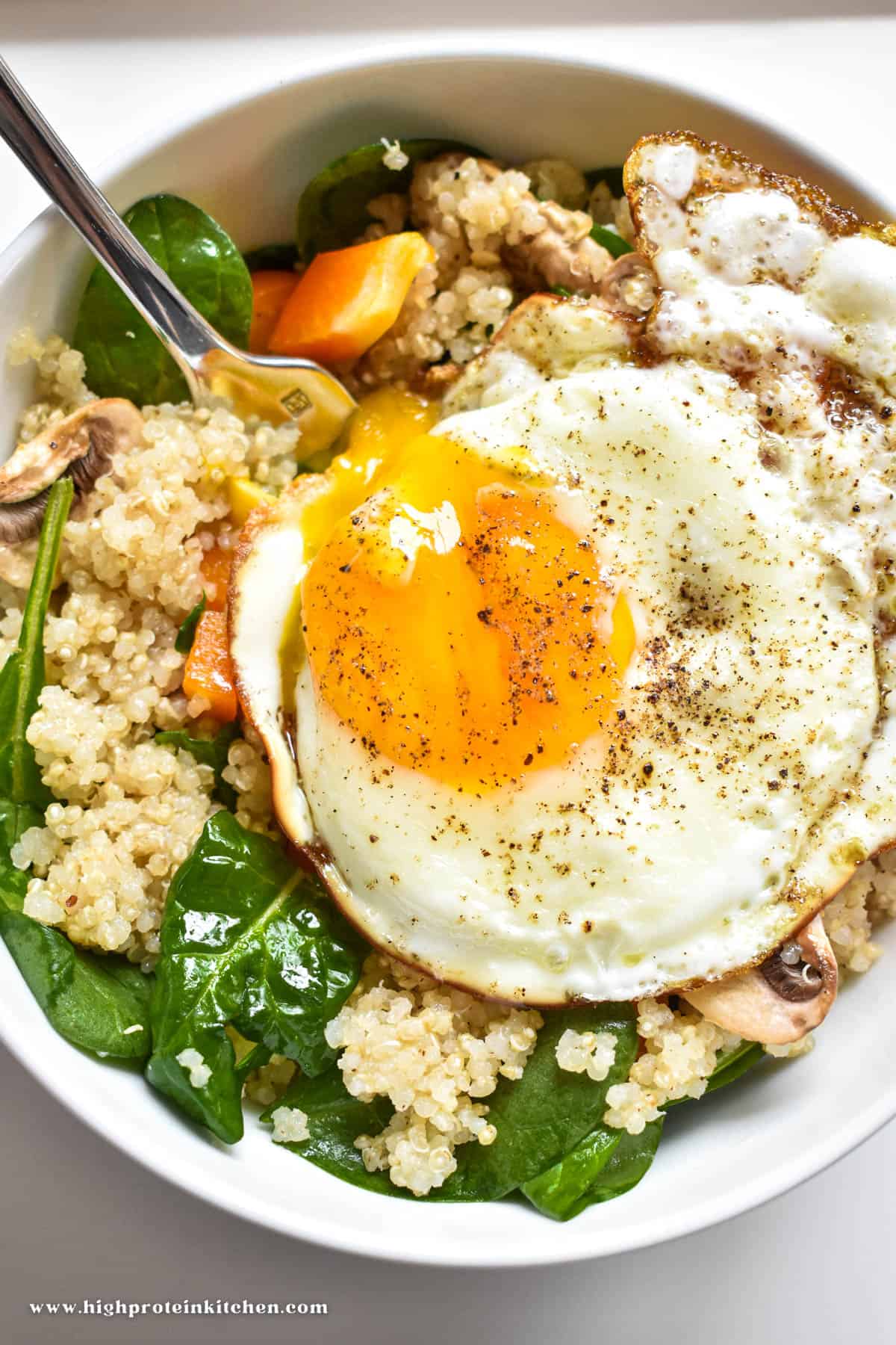 Fresh Berry & Quinoa Breakfast Bowl