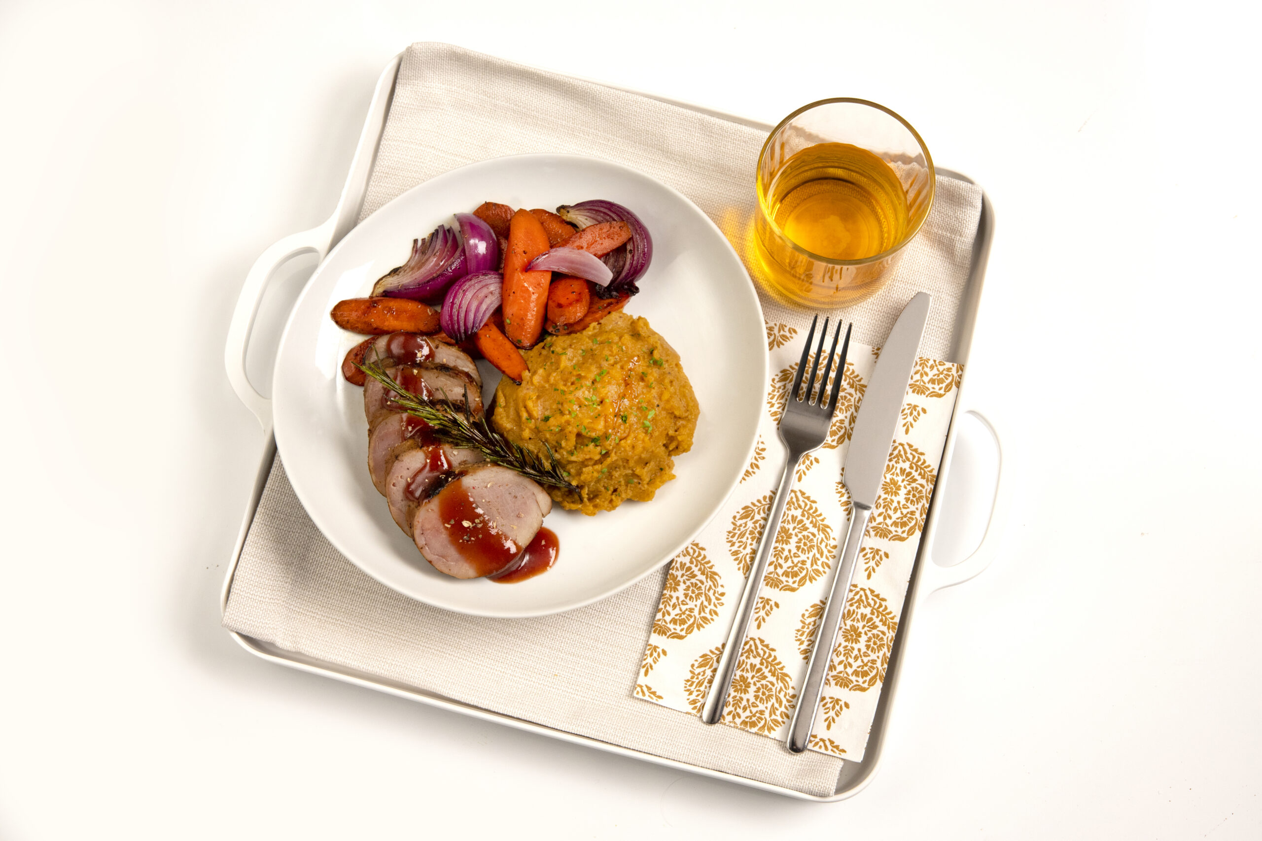 Mofongo de Plátano: Creamy Plantain Mash with Roasted Vegetables