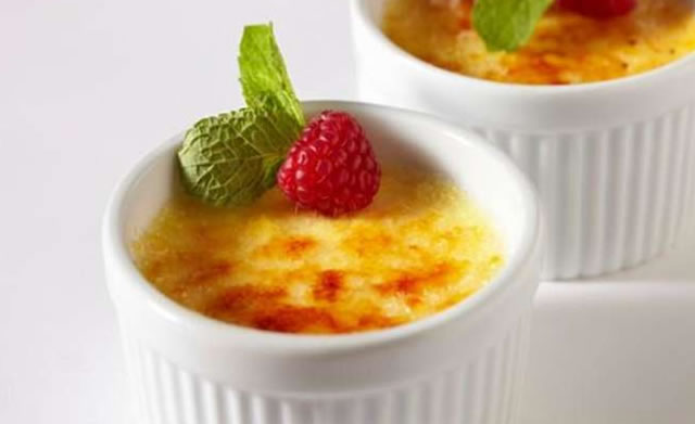 Authentic Crème Brûlée with Vanilla Bean