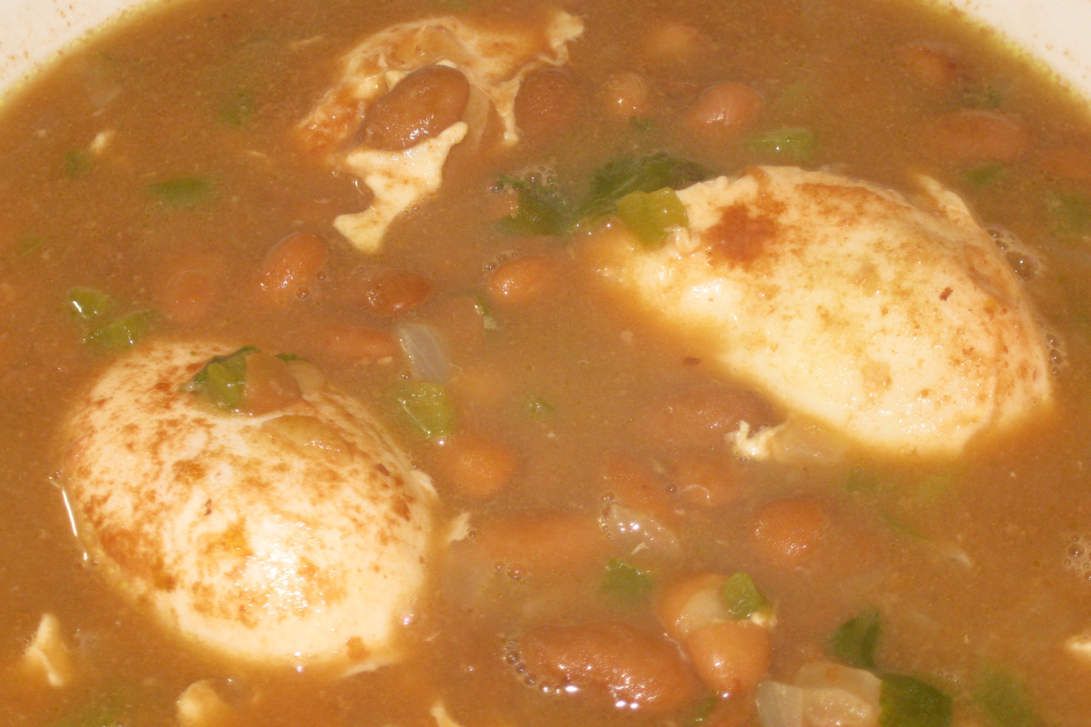 Sopa de Frijoles con Achiote