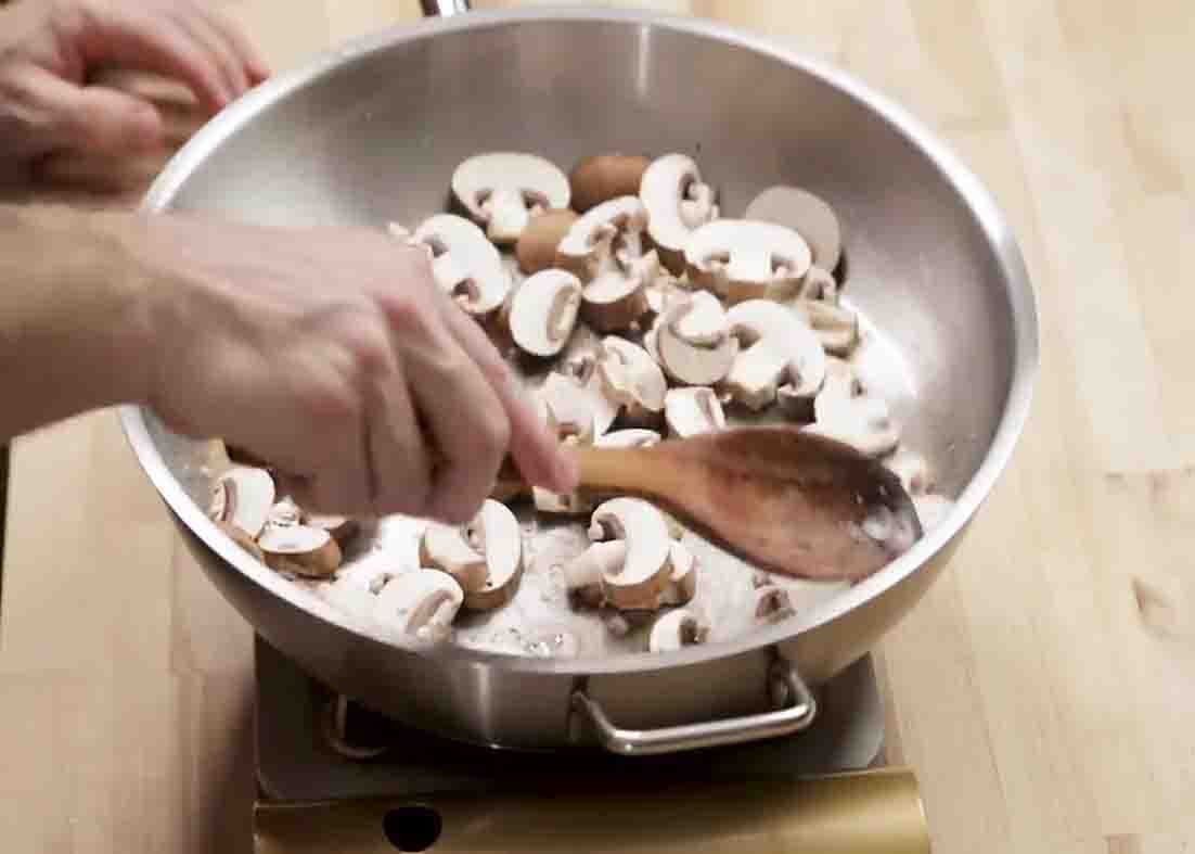 Authentic 1920s Guitar Series Creamy Mushroom Pasta