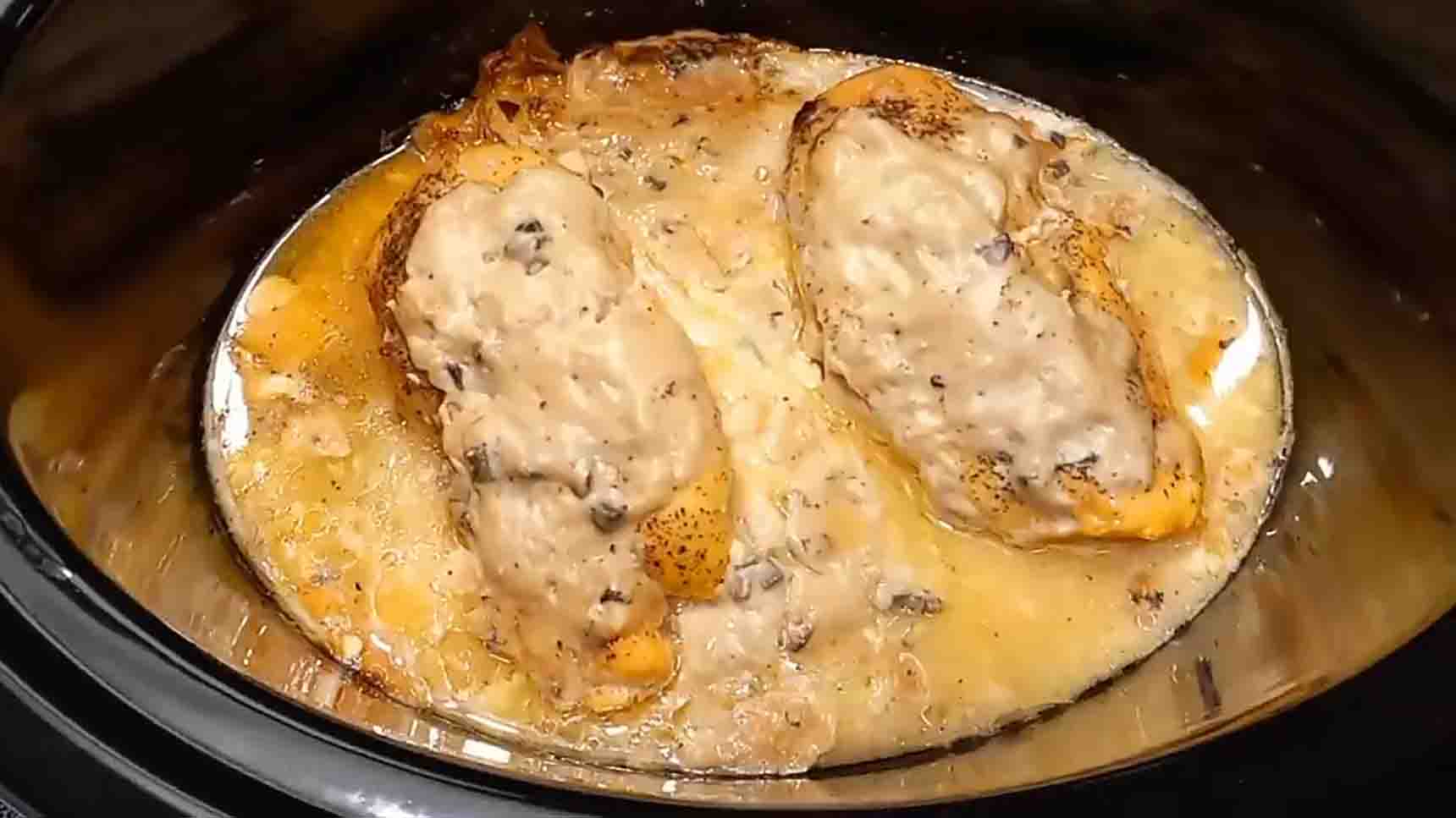 Creamy Slow-Cooker Chicken & Mushroom Stew