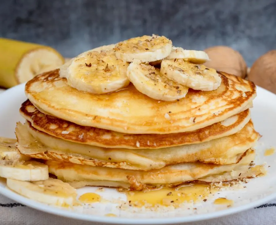 Cinnamon-Swirl Banana Pancakes with Maple Syrup