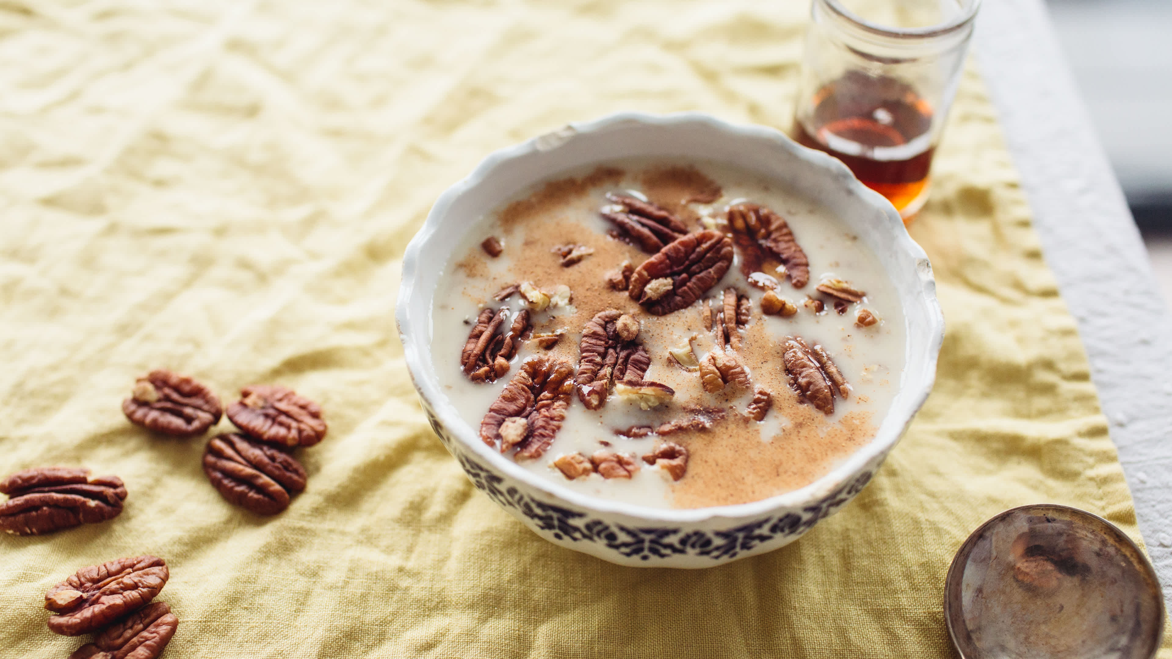 Maple-Pecan Oatmeal with Cinnamon