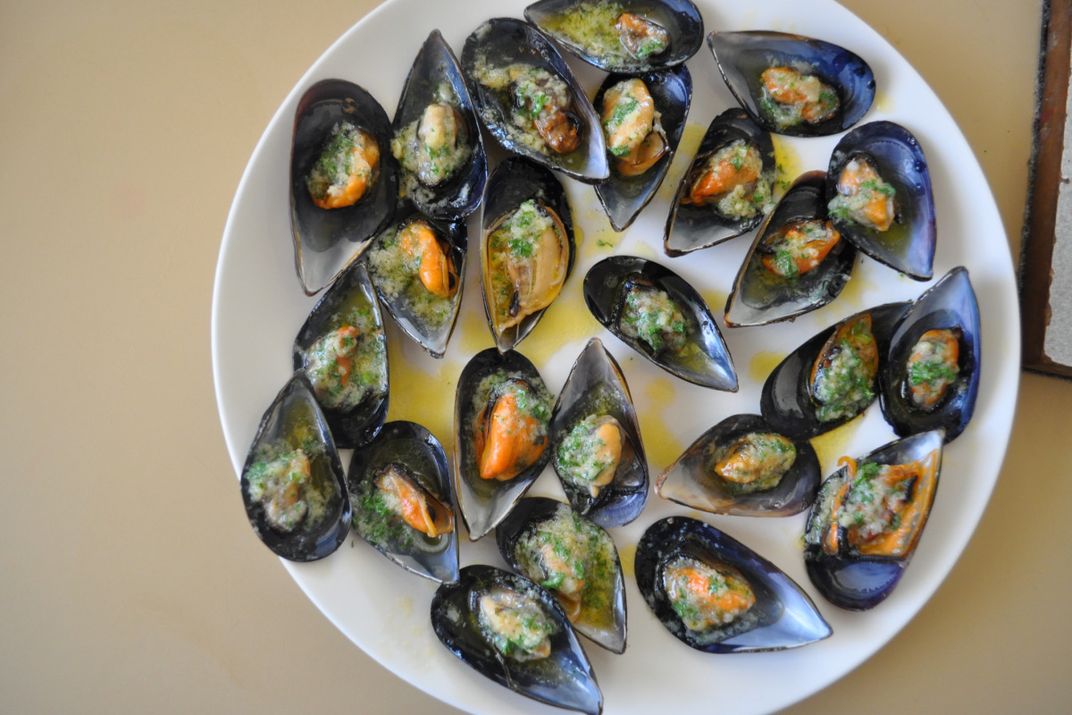 Stanley Harbor Mussels with Garlic-Parsley Butter
