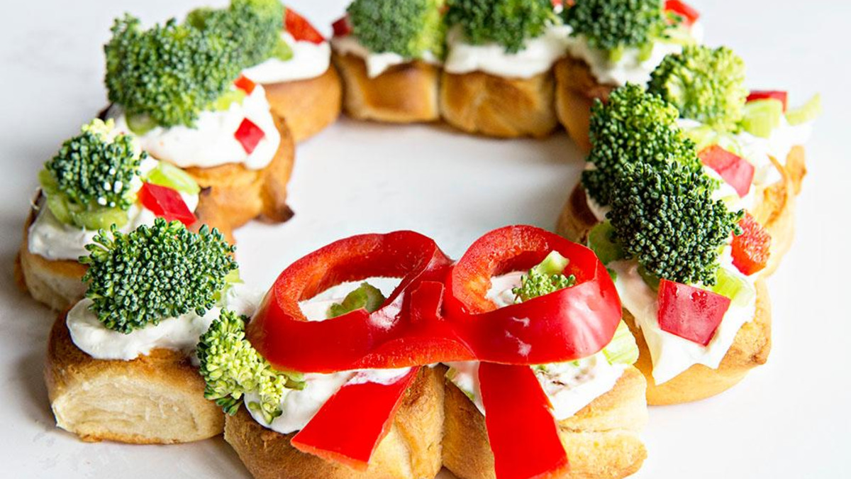 Holiday Wreath Vegetable Appetizer