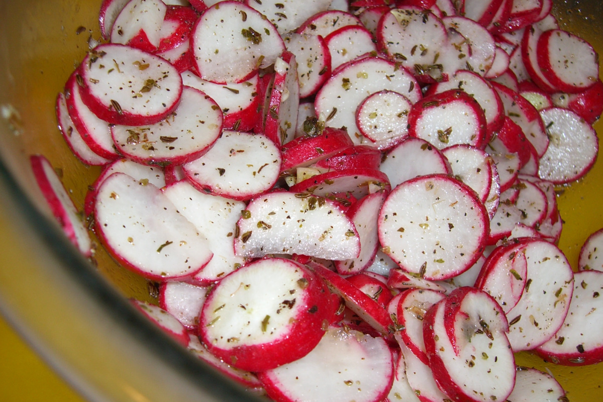 Jester's Tossed Salad with Radish Roses