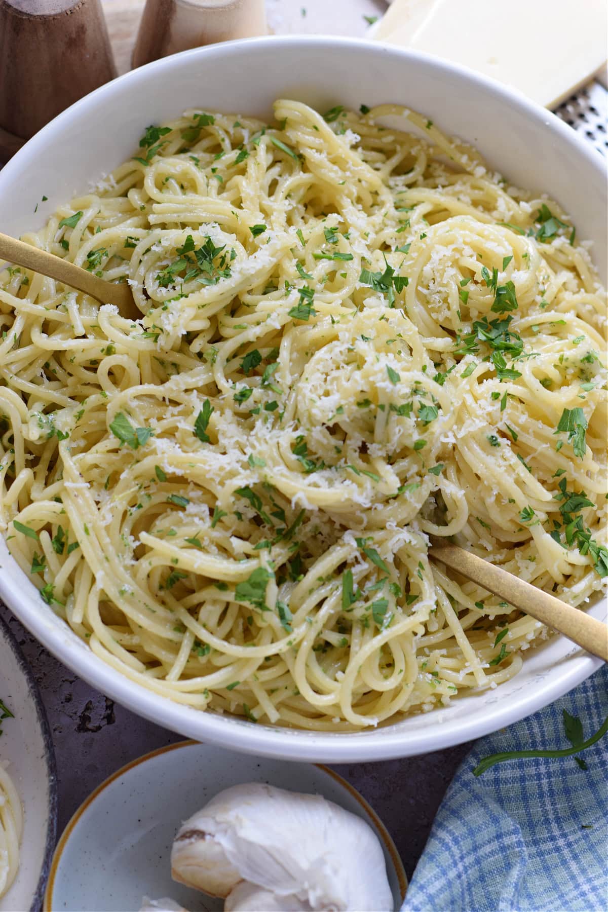 Perfectly Al Dente Garlic Parmesan Spaghetti