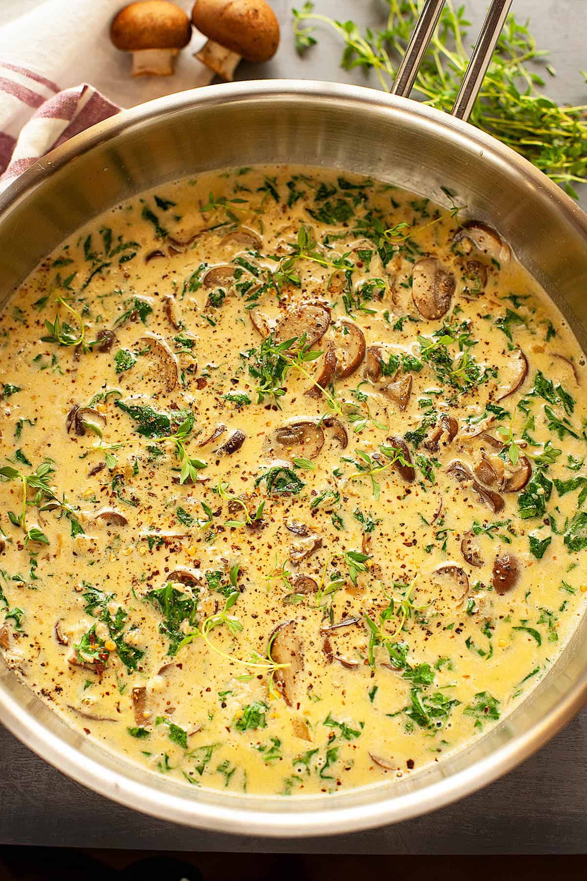 Mushroom & Spinach 'Cheesy' Pasta