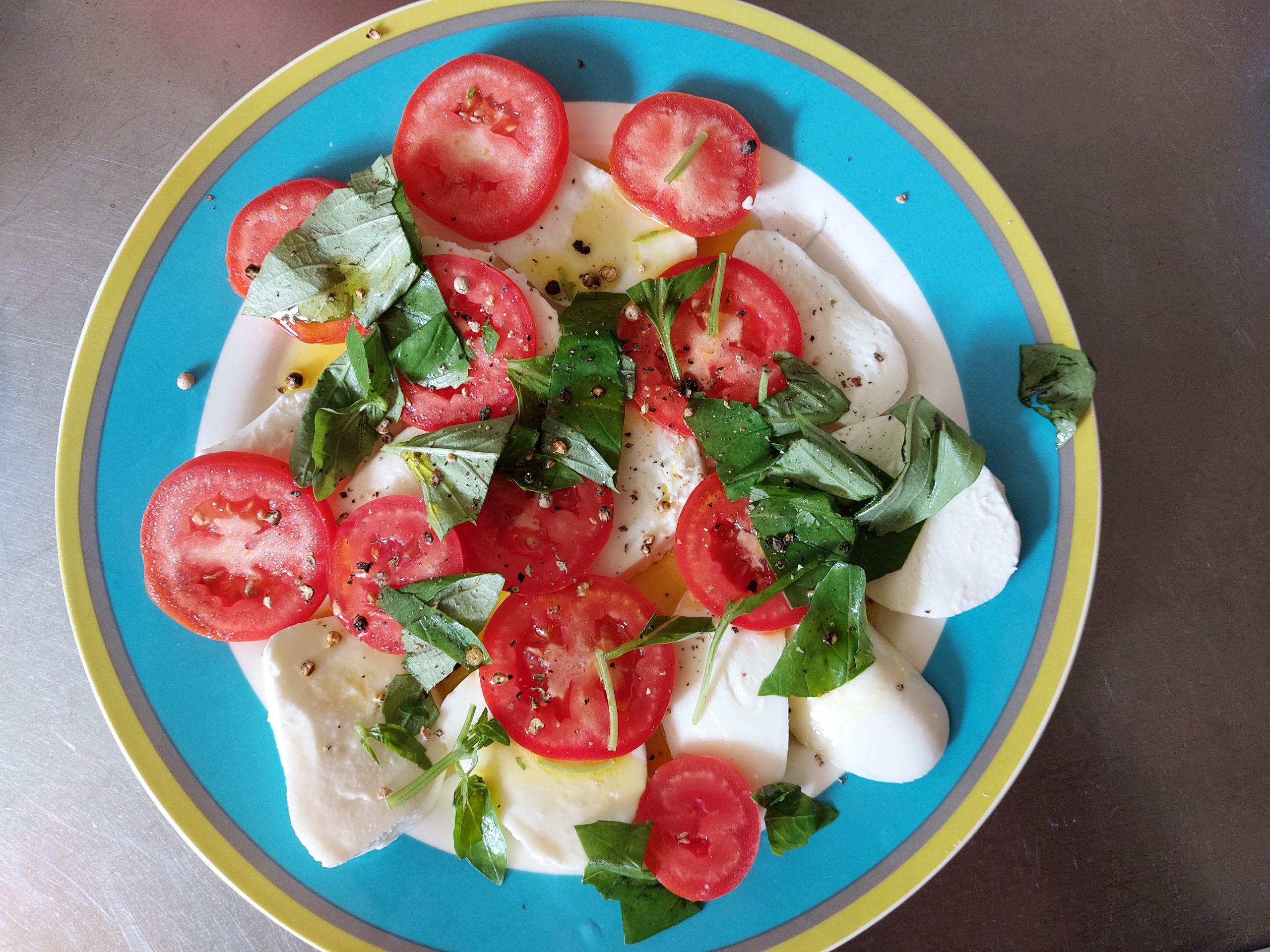 Half-Tomato Caprese Salad