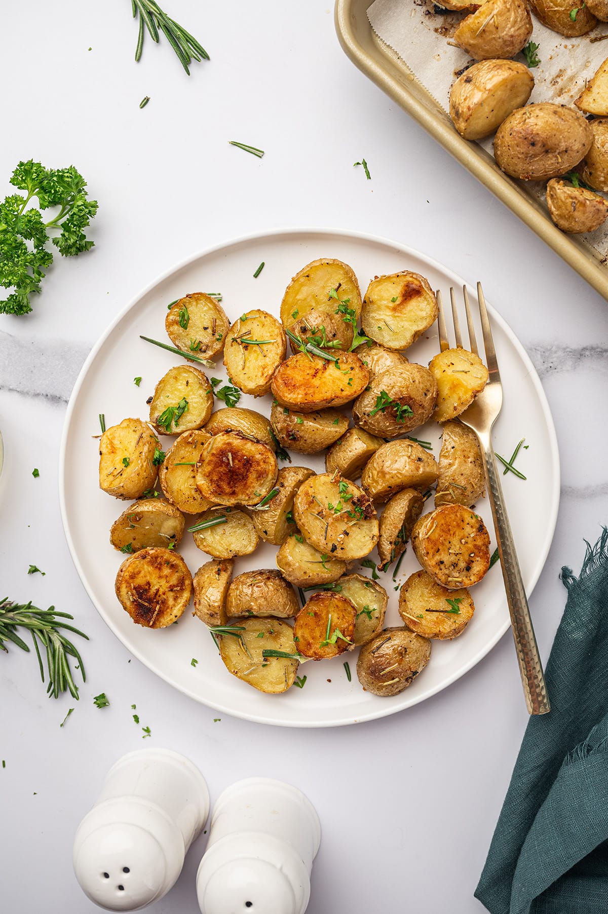 Vintage Era Rosemary Potatoes with Authentic Garlic-Herb Butter
