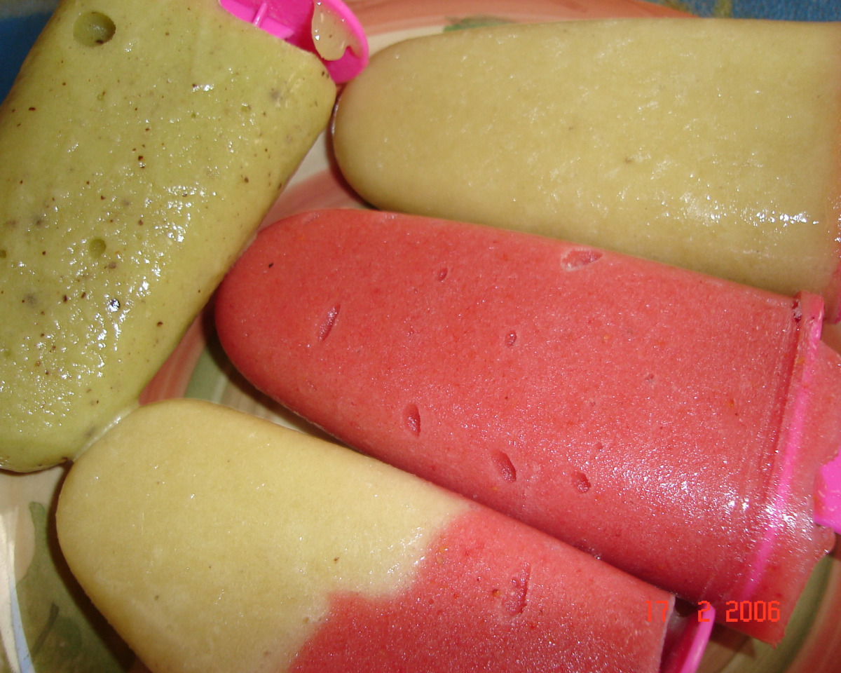 Frozen Snowberry Pops